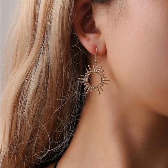 Jewelry - ✨3/$30✨Hollow Sunbursts✨